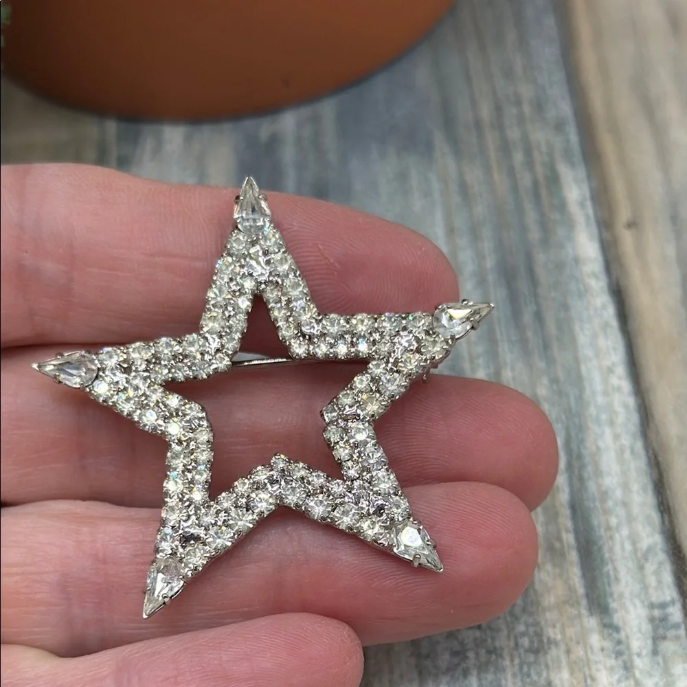 ⭐️Bauer vintage Silver Star rhinestone brooch pin